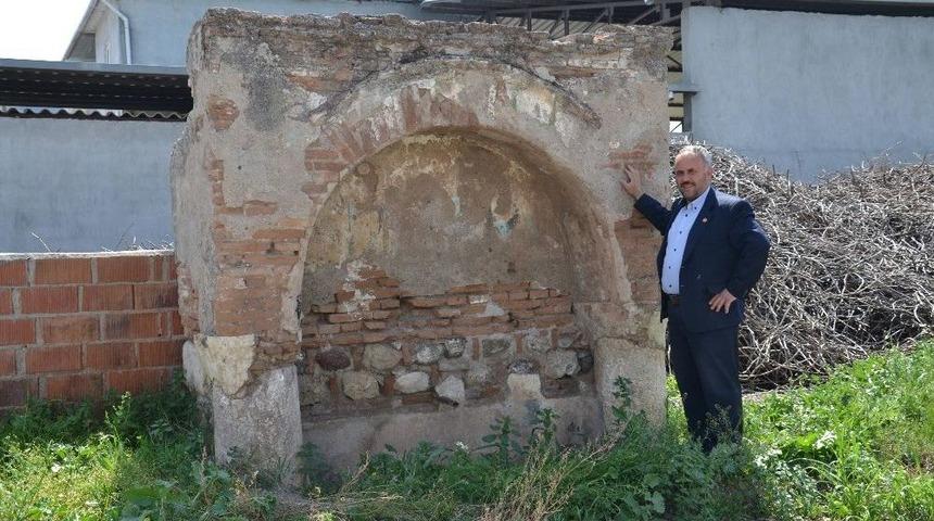 Kaderine Terkedilen Tarihi &Ccedil;eşme Restorasyon Bekliyor