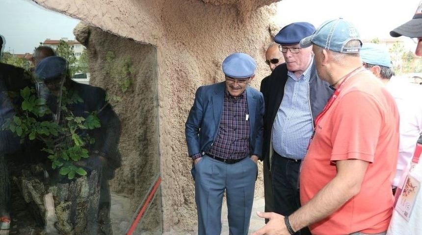 Başkan Kurt, Hayvanat Bah&ccedil;esini Gezdi