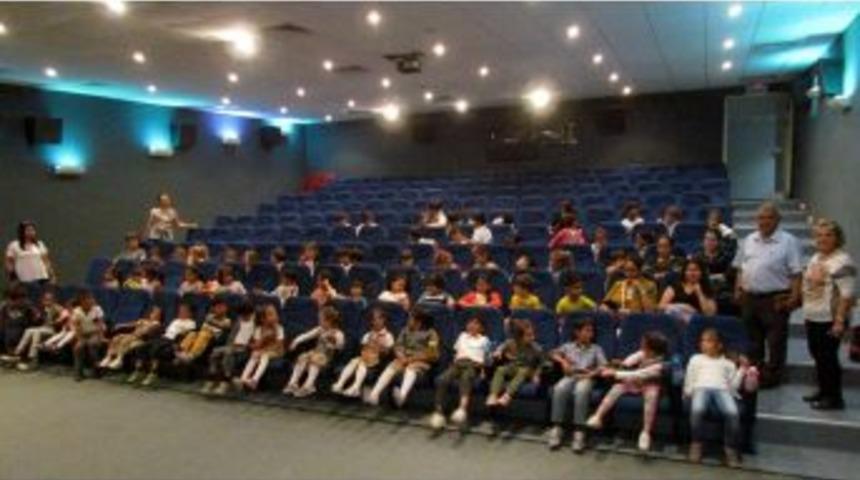 &Ccedil;eşme&rsquo;de &Ccedil;ocuklar Sinemayla Buluşuyor