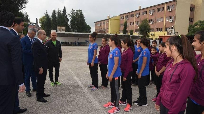 Vali Demirtaş, Başarılı Sporcuların Yanında