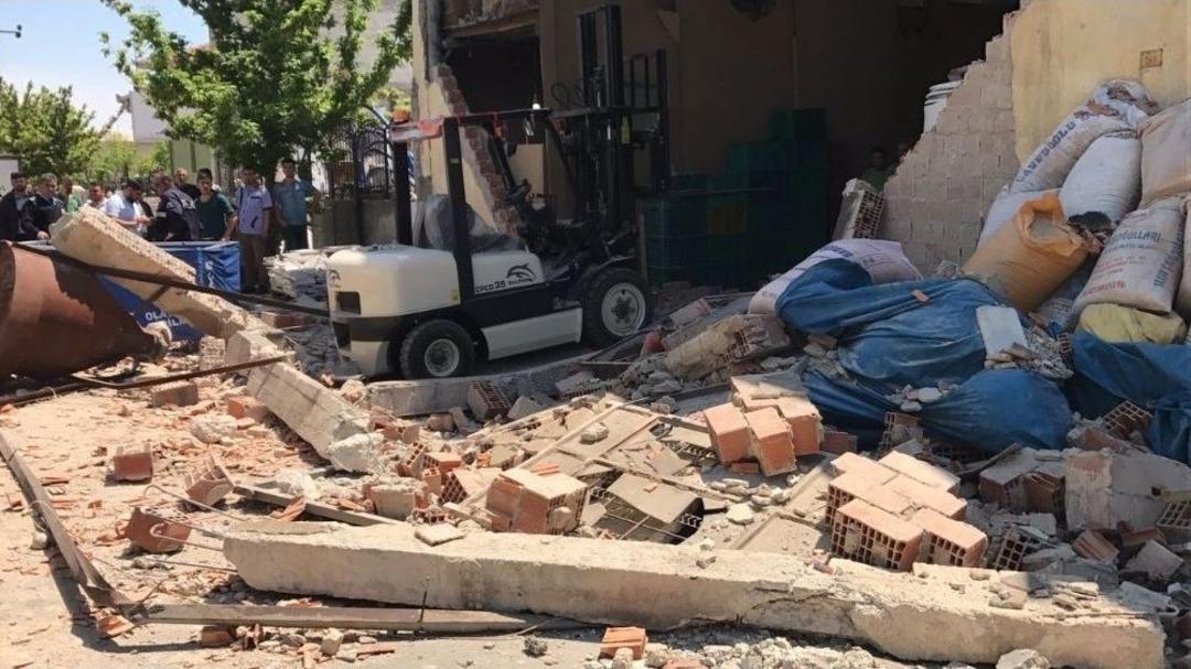 Yıkılan Duvarın Altında Kalan Şahıs &Ouml;ld&uuml;