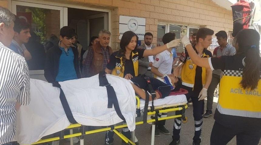 Motosiklet İle Otomobil &Ccedil;arpıştı: 1 Yaralı