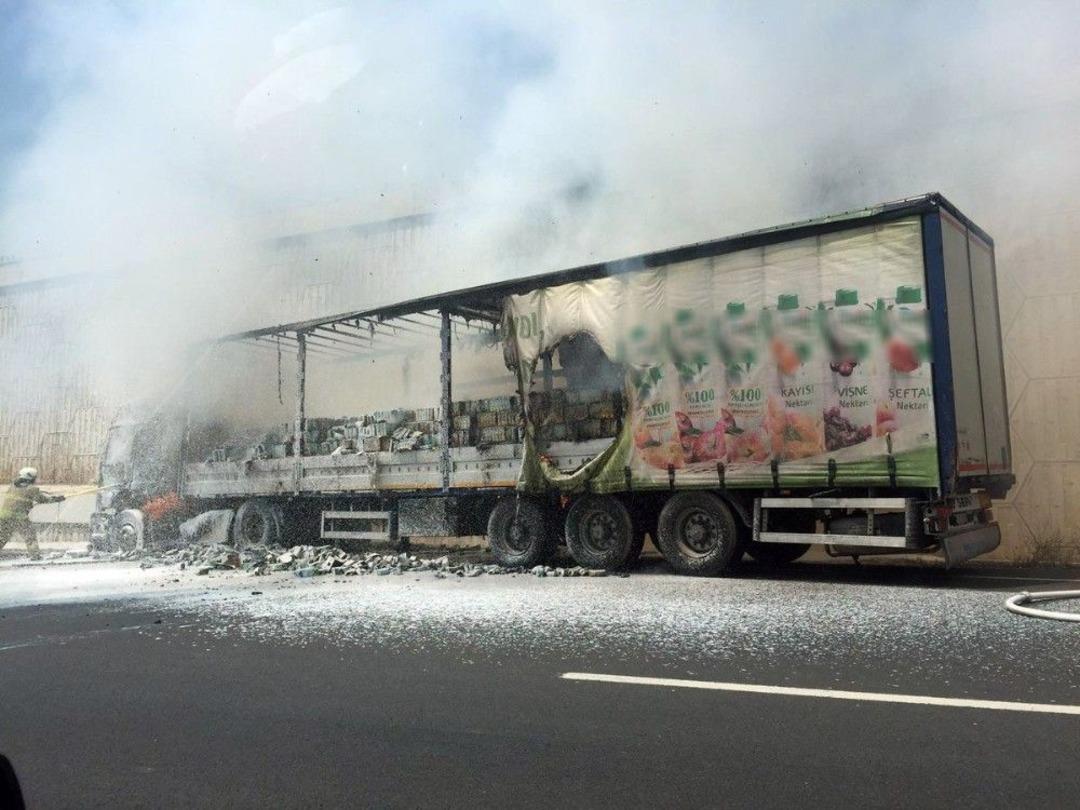 24 Ton S&uuml;t Y&uuml;k&uuml; Tır Alev Alev Yandı