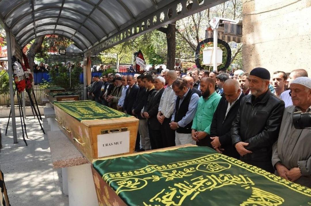 Isparta, Kazada Hayatını Kaybeden Mut Ailesine Ağladı