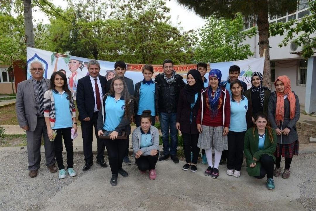 &lsquo;d&uuml;ş Yakamdan&rsquo; Eruhluları Kahkahaya Boğdu