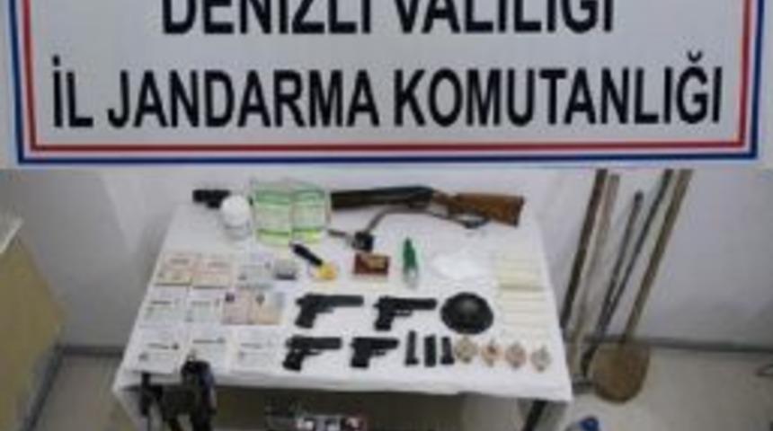 Biri İranlı 2 Kişi Kaçak Kazıda Bombayla Yakalandı