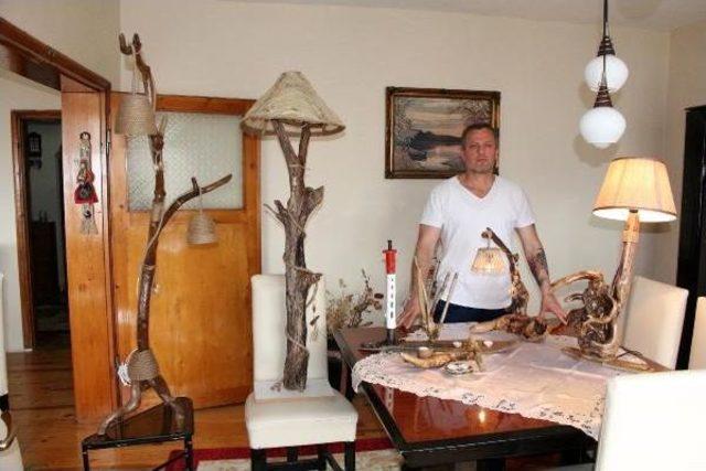 Kuru Ağa&ccedil; K&ouml;kleri Ve Dallarından Ev Eşyası &Uuml;retiyor 2