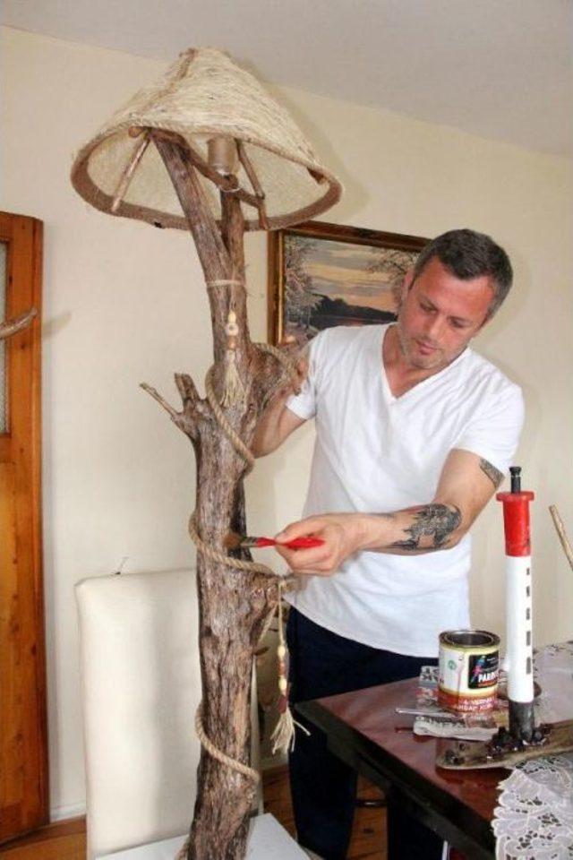 Kuru Ağa&ccedil; K&ouml;kleri Ve Dallarından Ev Eşyası &Uuml;retiyor 3