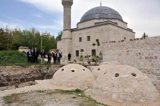 Vali Tapsız, Karaman Kalesinde İncelemelerde Bulundu