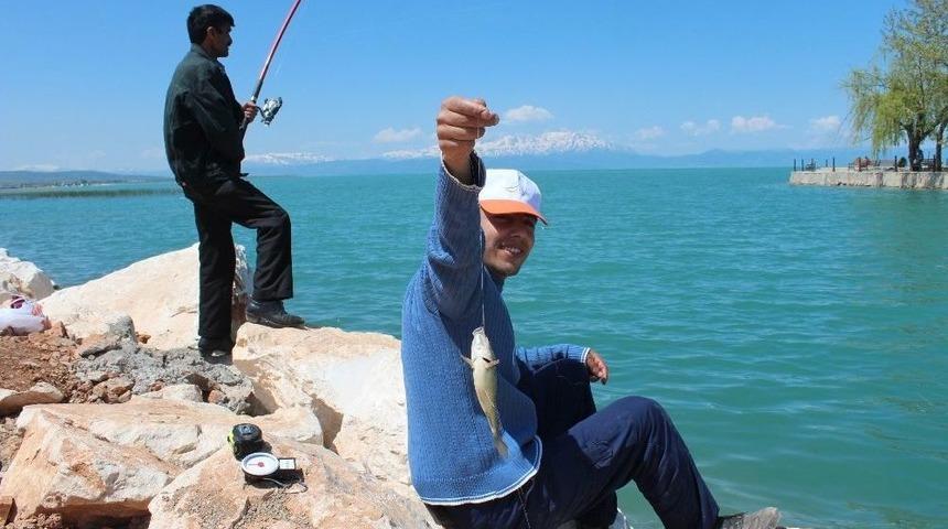 İ&ccedil; Sularda Amat&ouml;r Olta Balık&ccedil;ıları Mesai Yapmaya Başladı