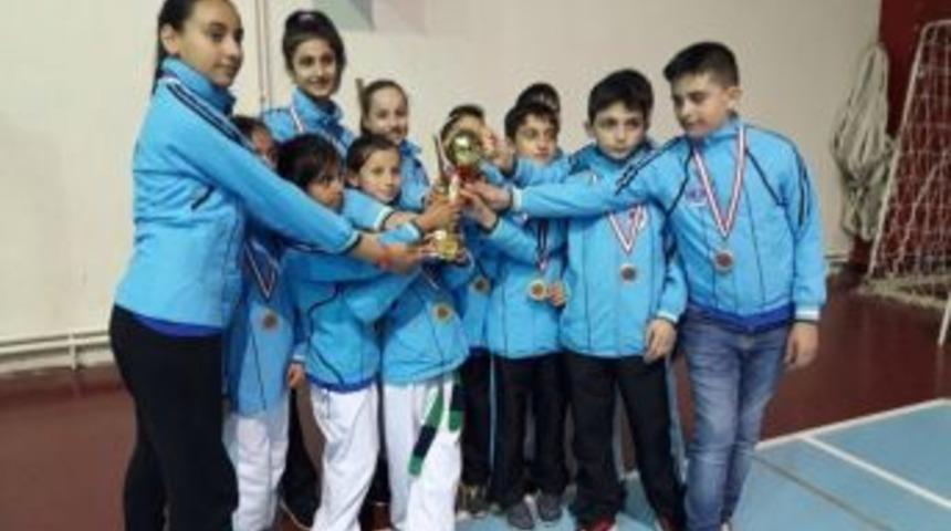 Büyükşehirli Tekvandocular Bandırma’dan 16 Dereceyle Döndü