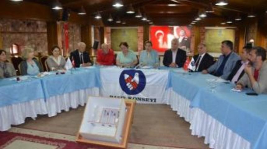 D&uuml;nya Basın &Ouml;zg&uuml;rl&uuml;ğ&uuml; G&uuml;n&uuml;'nde Tutuklu Gazetecilerin Eşlerinden Silviri'de "&ouml;zg&uuml;rl&uuml;k" Talebi