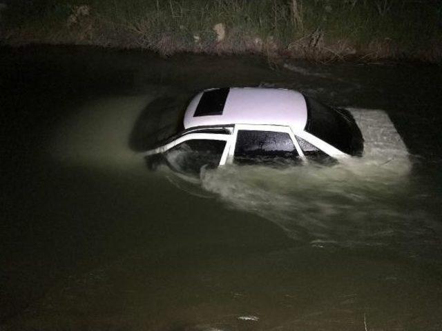 Ereğli de 2 Otomobil Sulama Kanalına U&ccedil;tu 1