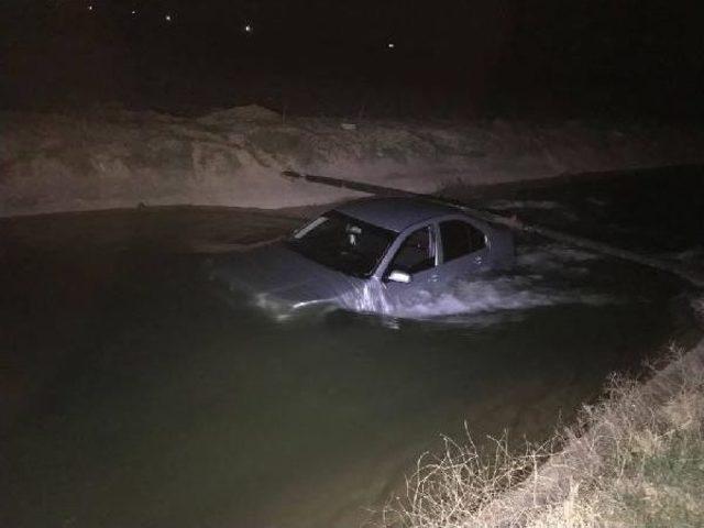 Ereğli de 2 Otomobil Sulama Kanalına U&ccedil;tu 3