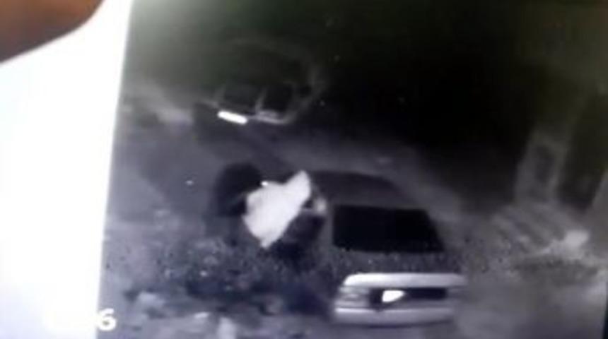 &Ccedil;aldığı Para Kasasını Otomobile Y&uuml;klemek İ&ccedil;in Dakikalarca Uğraştı