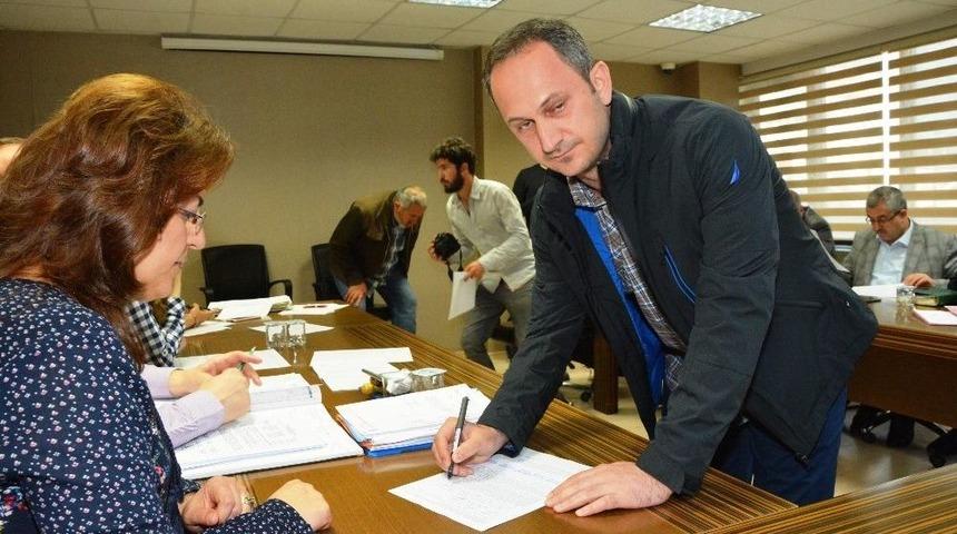 İzmit Belediyesi 19 İşyerini Kiraya Verdi