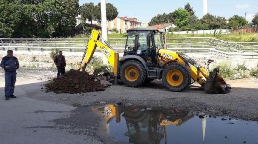 Nato Hattından Sızan Yakıt Dereye Aktı