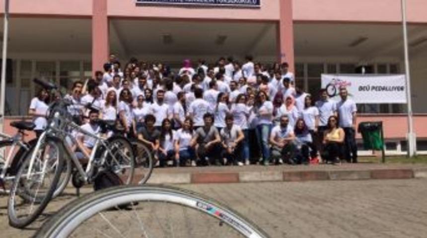 Be&uuml; Pedallıyor