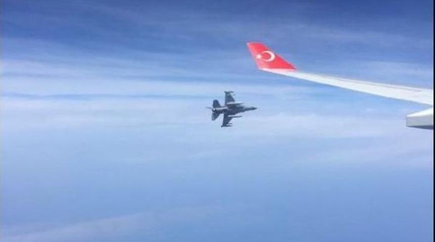 Cumhurbaşkanı Erdoğan'ın U&ccedil;ağına T&uuml;rk Hava Sahasından &Ccedil;ıkana Kadar F-16 Savaş U&ccedil;akları Eşlik Etti