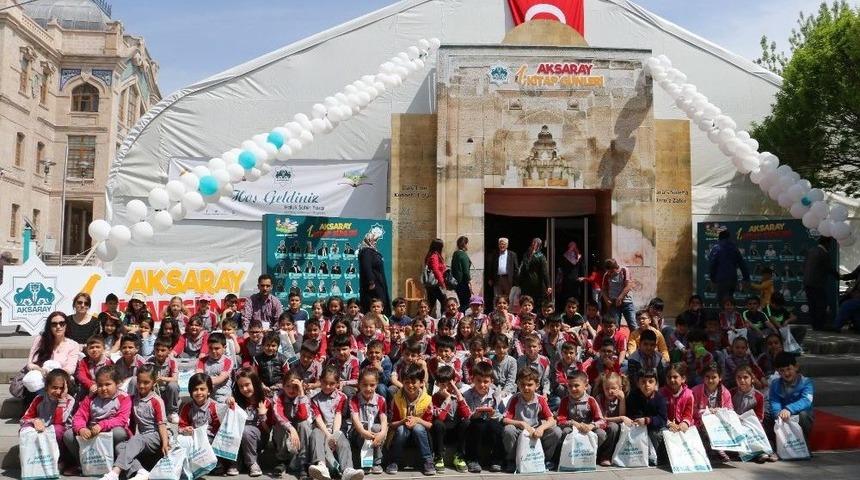 Aksaray&rsquo;daki 1. Kitap G&uuml;nlerine &Ouml;ğrencilerden Yoğun İlgi