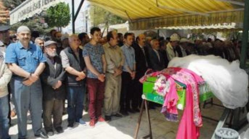 Nişanlı &Ccedil;ift Kazada Hayatını Kaybetti