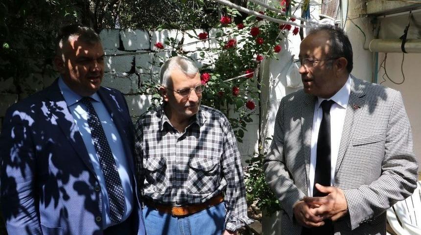 Manisa B&uuml;y&uuml;kşehir&rsquo;den Evi Yanan İki Aileye Yardım Eli