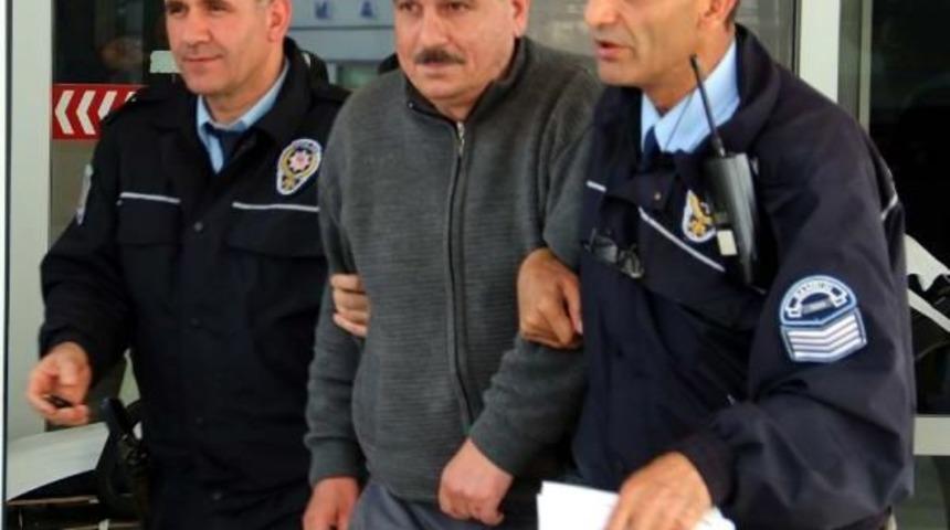 Cami M&uuml;ezzini Bı&ccedil;aklı Saldırıda Yaralandı