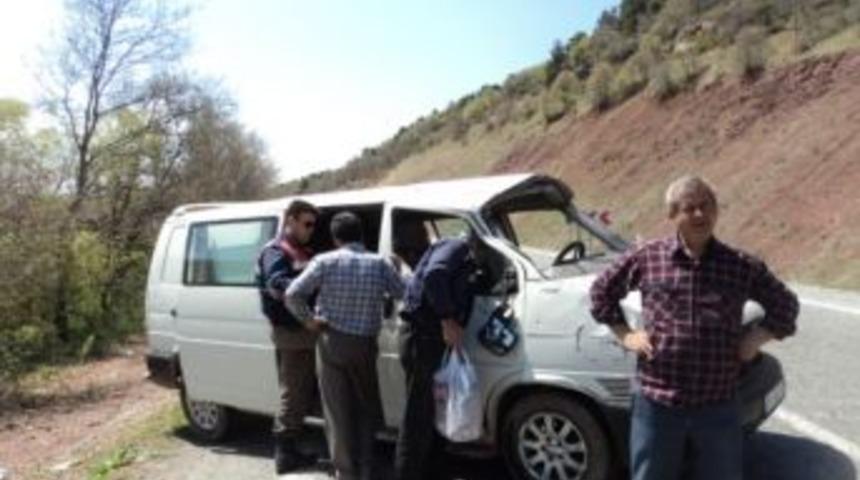 Konya&rsquo;da Minib&uuml;s Takla Attı: 1 &Ouml;l&uuml;, 2 Yaralı