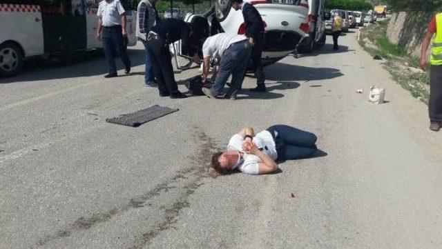 Otomobil,kamyonete &Ccedil;arptı: 4 Yaralı 1