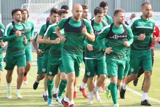 Bursaspor’Da Adnan Örnek Ilk Antrenmanına Çıktı