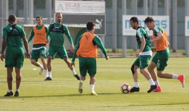 Bursaspor’Da Adnan Örnek Ilk Antrenmanına Çıktı