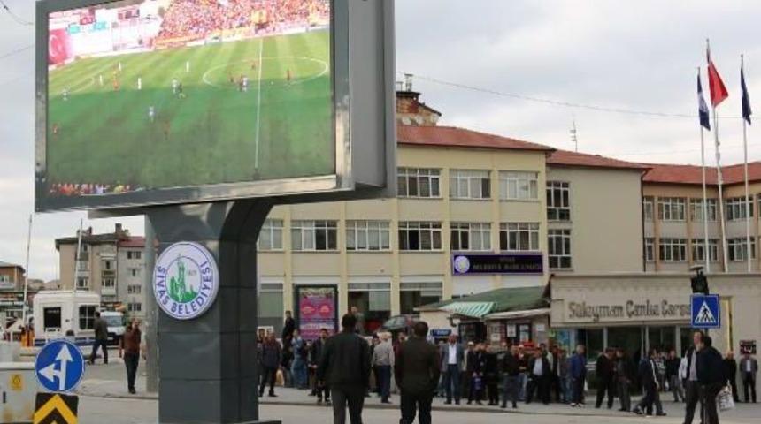 Sivaslılar, G&ouml;ztepe Ma&ccedil;ını Dev Ekrandan Izledi
