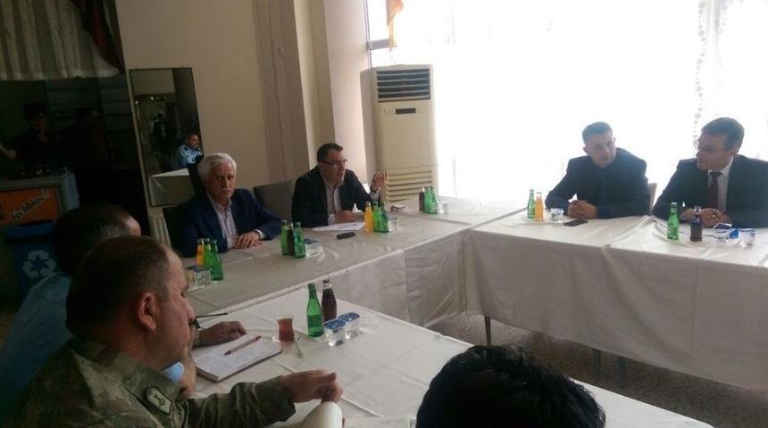 Kahta İl&ccedil;esinde Kurum Amirleri Toplantısı Yapıldı