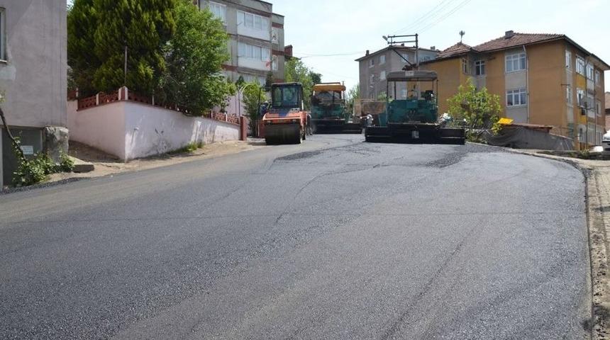 Karab&uuml;k Belediyesi Asfalt &Ccedil;alışmalarını S&uuml;rd&uuml;r&uuml;yor