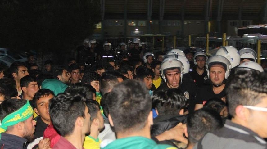 Şanlıurfa&rsquo;da Ma&ccedil; Sonrası Ortalık Savaş Alanına D&ouml;nd&uuml;