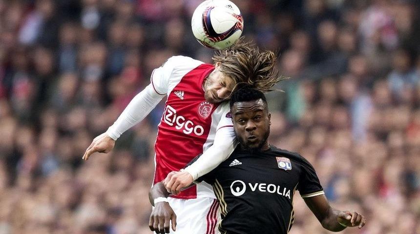 Ajax Finale G&ouml;z Kırptı
