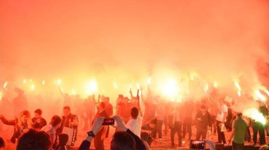 Karşıyaka&rsquo;Dan Meşaleli Protesto