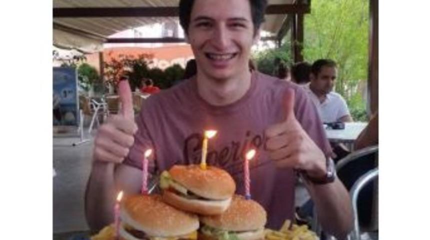 &Uuml;niversite &Ouml;ğrencisi Kaldığı Yurtta Kendini Astı