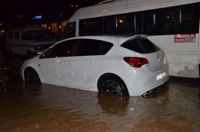 Denizli'de Sağanak Yağış Yaşamı Etkiledi