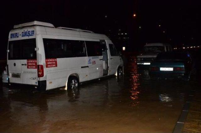 Denizli'de Sağanak Yağış Yaşamı Etkiledi