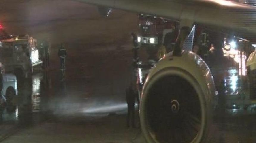 Atat&uuml;rk Havalimanı'nda Yakıt Aracı Kaza Yaptı