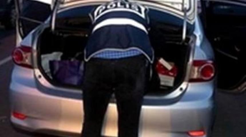 Polisin Ş&uuml;phe &Uuml;zerine Arama Yaptığı 6 Kişinin De &Uuml;zerinden Uyuşturucu Madde &Ccedil;ıktı
