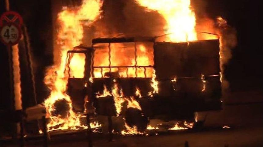 Başkent&rsquo;te Gasp Edilen Kamyonet Alev Alev Yandı