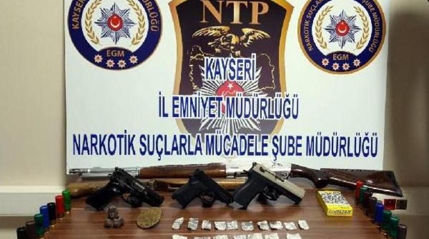 Kayseri'de Uyuşturucu Operasyonu: 8 G&ouml;zaltı