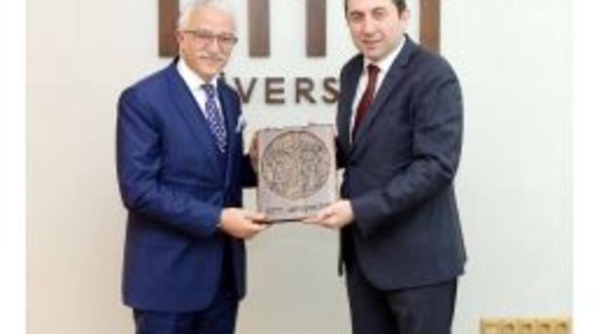 Yurt Dışında Fet&ouml;&rsquo;ye Ait 30 Okul Maarif Vakfı&rsquo;na Devredildi