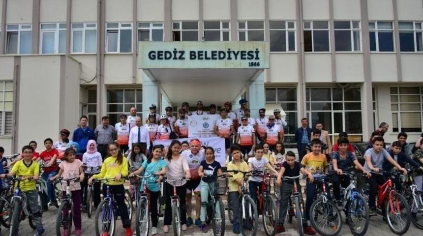 T&uuml;rkiye Sağlıklı Kentler Birliği Bisiklet Kafilesi Başkan Saraoğlu&rsquo;nu Ziyaret Etti