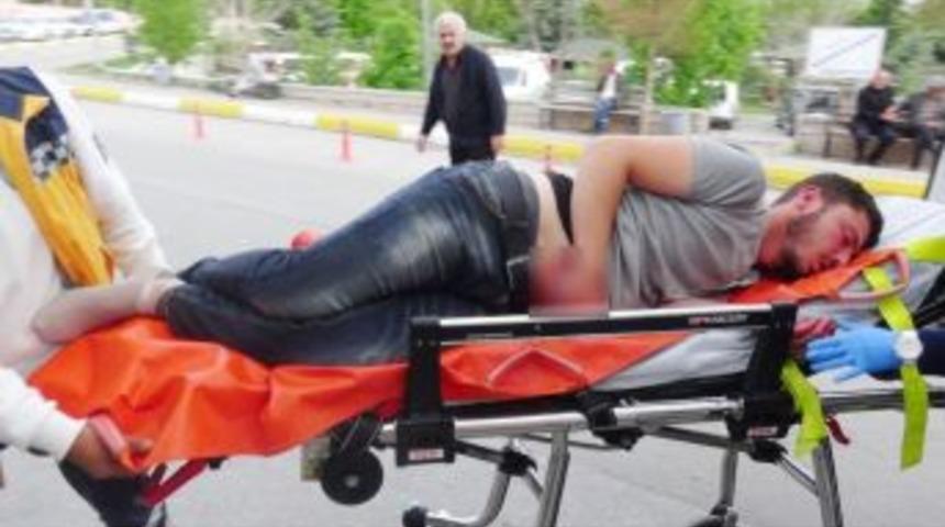 Sevdiği Kız Ayrılınca Bunalıma Giren Gen&ccedil; Kendini Bı&ccedil;akladı