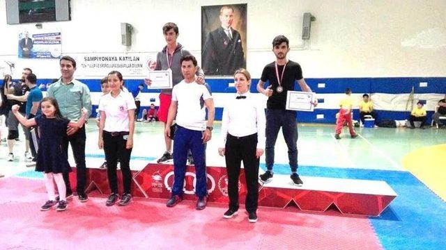 Ağrı’ya Kick Boks Şampiyonasında 6 Madalya