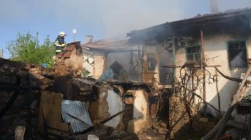 G&uuml;ny&uuml;z&uuml;&rsquo;de Yangın Paniği