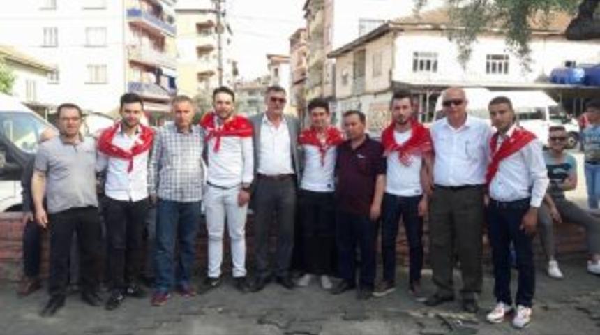 Başkan Duymuş, Kınalı Kuzuları Askere Uğurladı